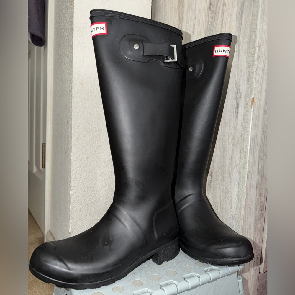 Hunter Classic Black Rain Boots women